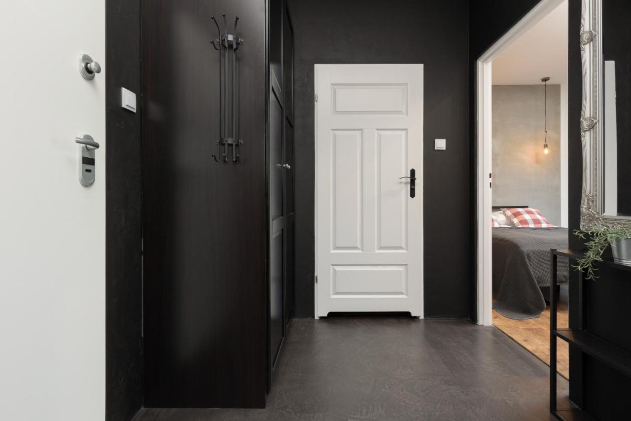 Stylish & Trendy 1 Bedroom Apartment Wola With Parking By Renters Warsaw Exterior photo
